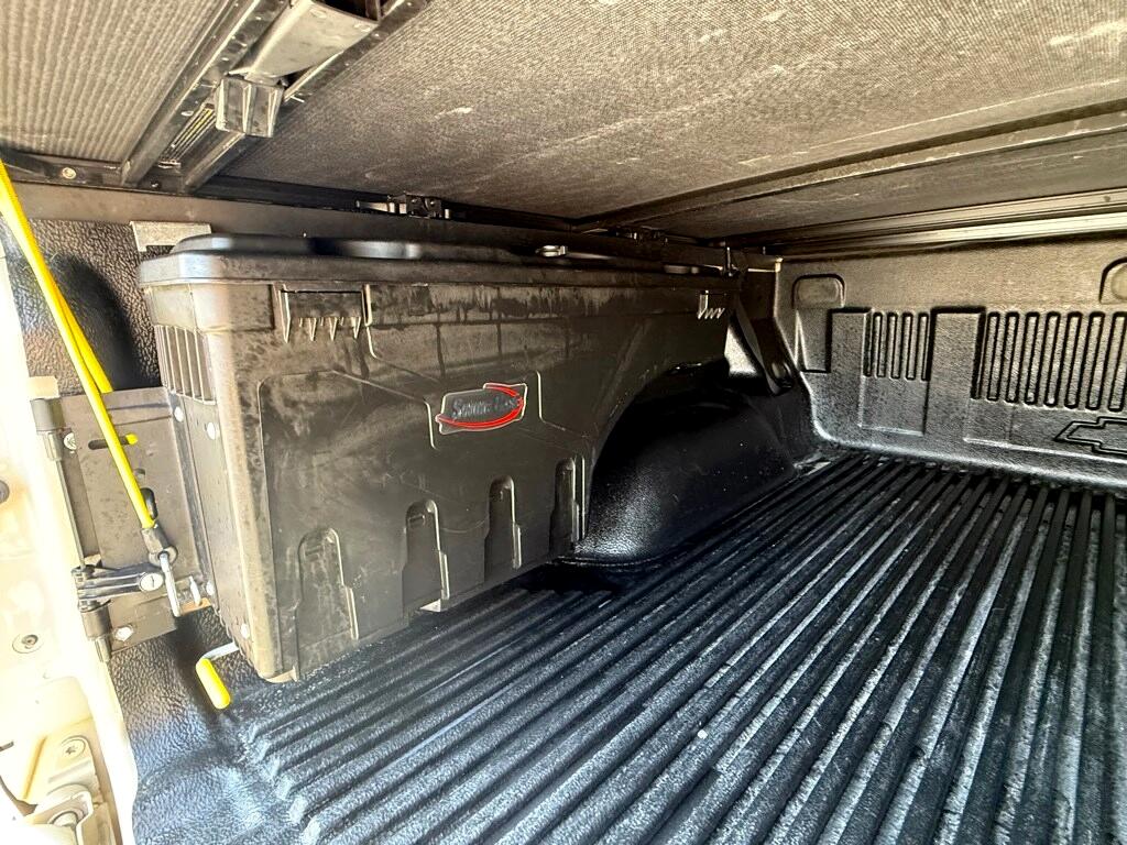 Vehicle image 17 of 49