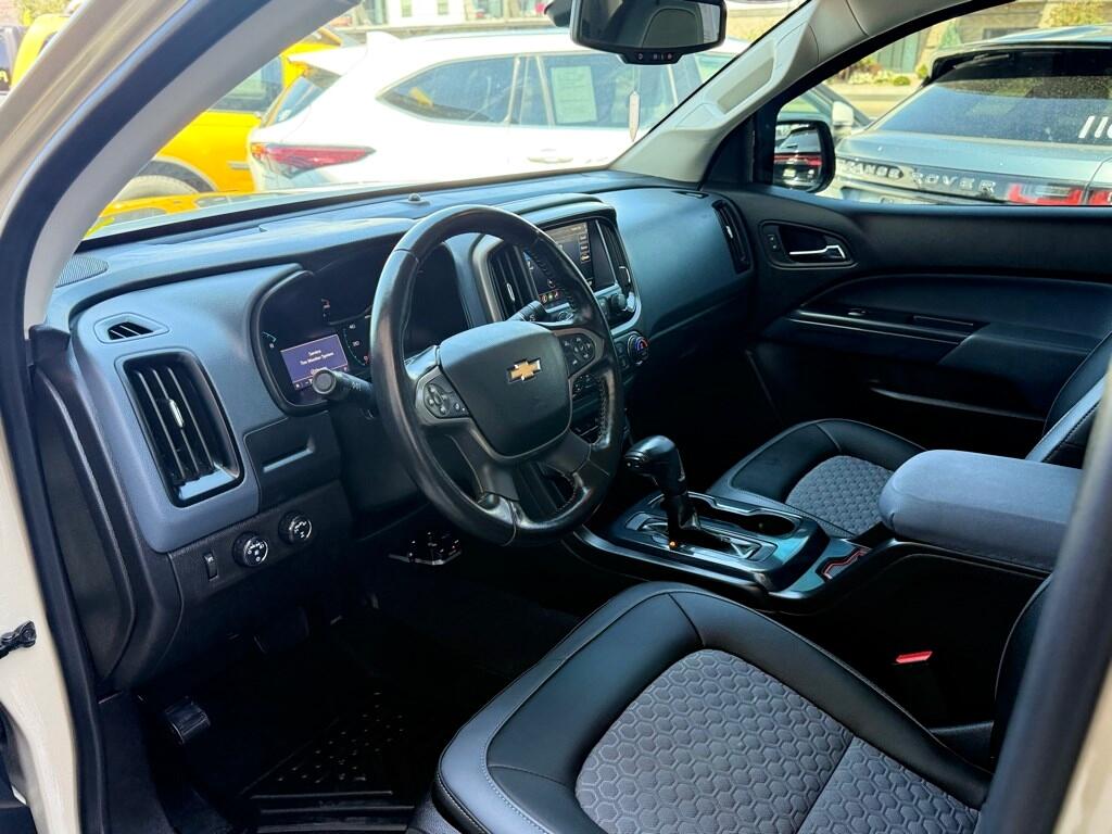 Vehicle image 27 of 49