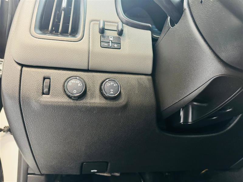 Vehicle image 25 of 27
