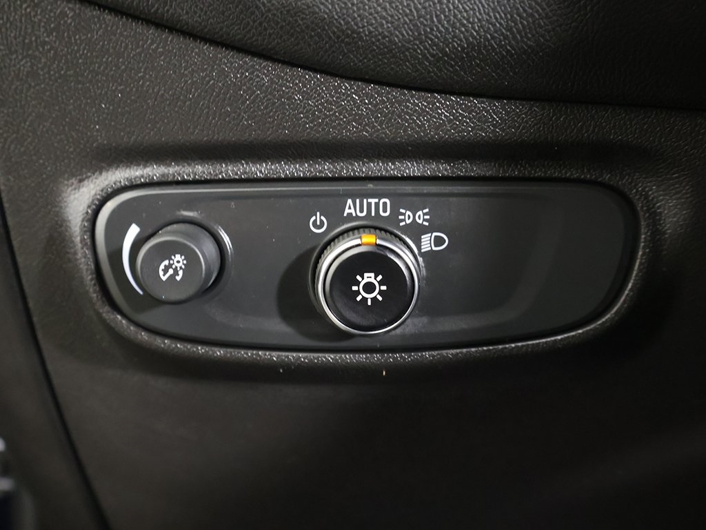 2021 Chevrolet Equinox LS Image 38 of 47