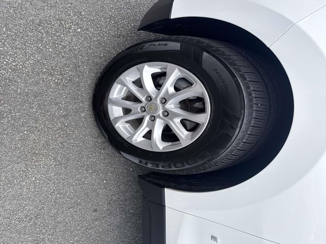 2021 Chevrolet Equinox LS Image 9 of 36