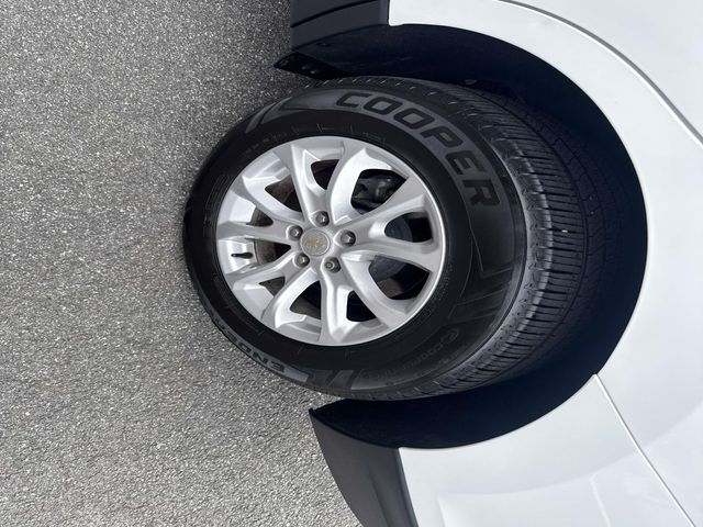 2021 Chevrolet Equinox LS Image 8 of 36