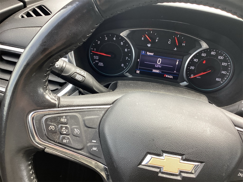 Vehicle image 18 of 21