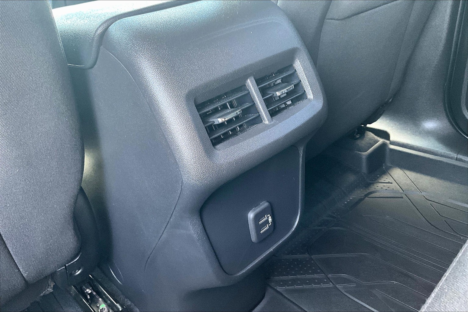 Vehicle image 25 of 35