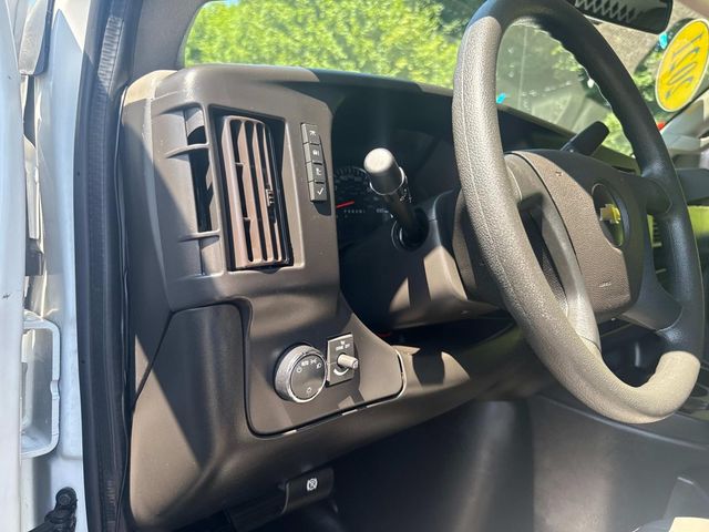 2021 Chevrolet Express Base Image 26 of 27