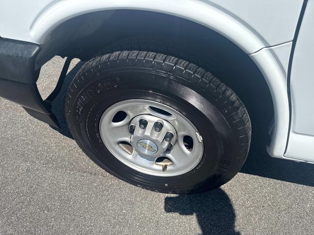 2021 Chevrolet Express Base Image 9 of 27