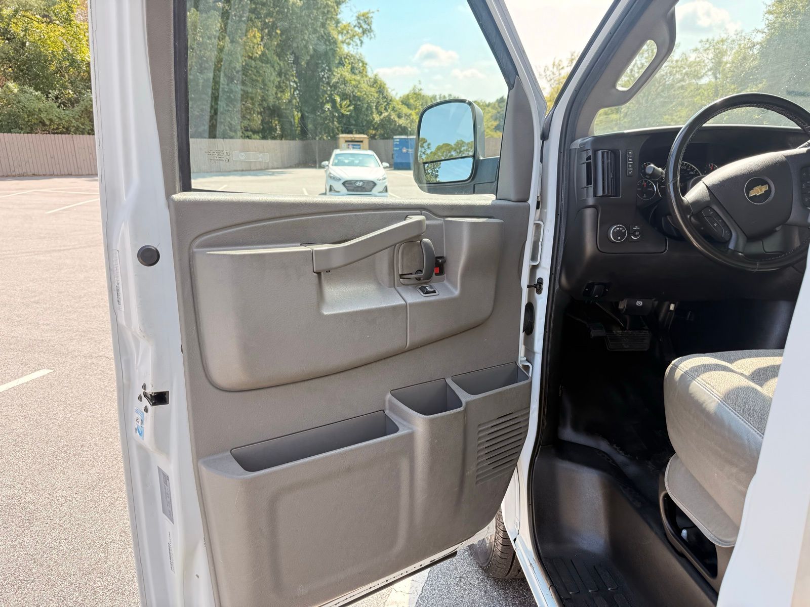 2021 Chevrolet Express Base Image 36 of 43
