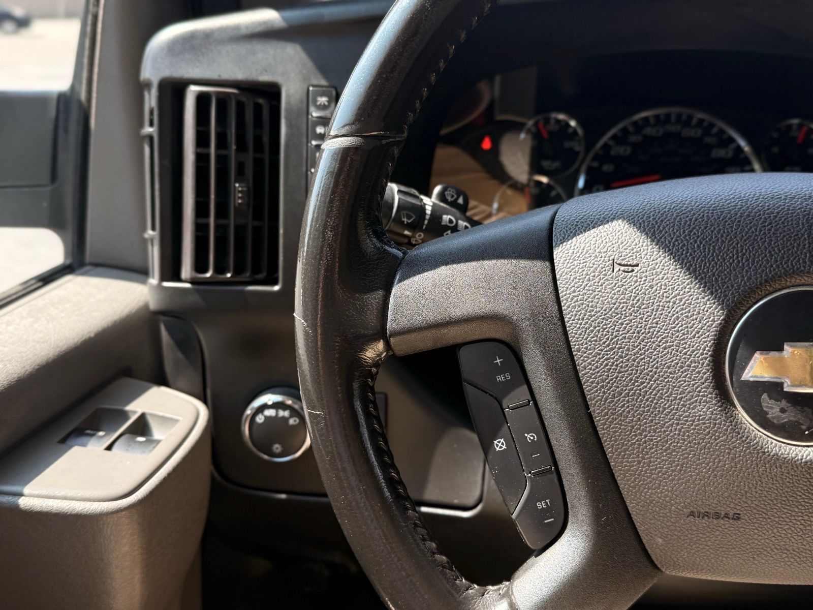 2021 Chevrolet Express Base Image 24 of 43