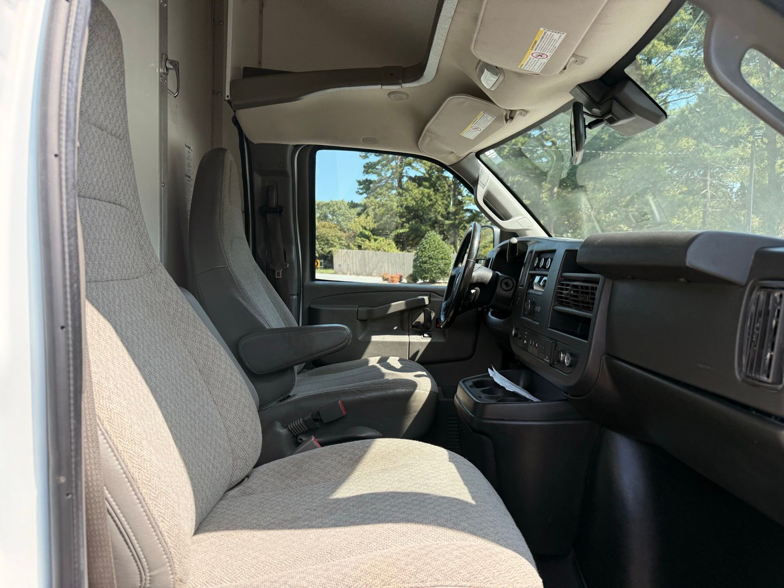 2021 Chevrolet Express Base Image 33 of 43