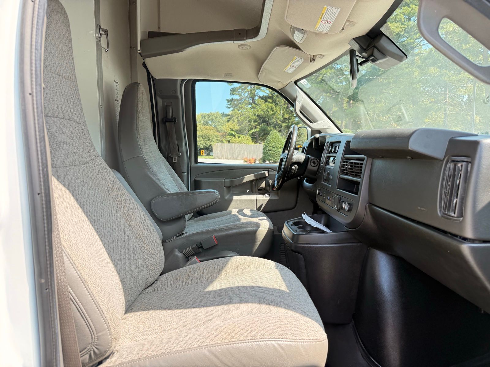 2021 Chevrolet Express Base Image 32 of 43