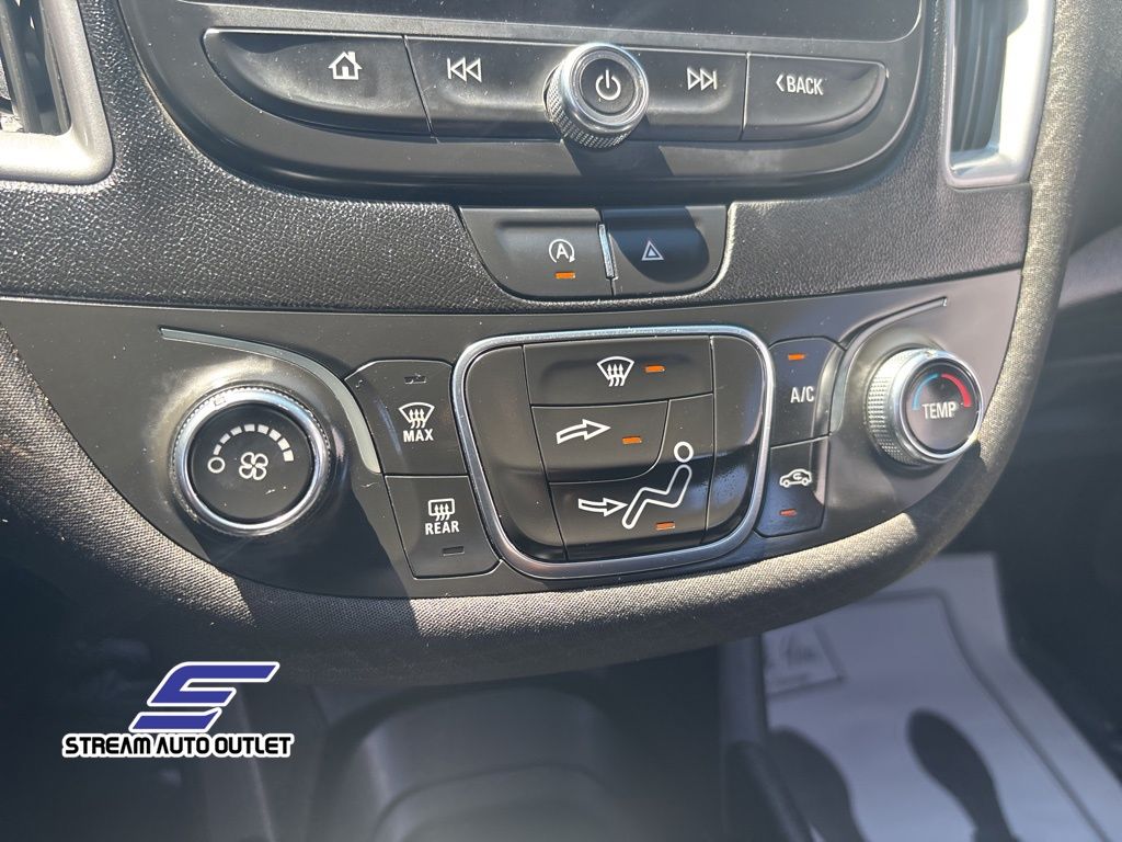 Vehicle image 28 of 32