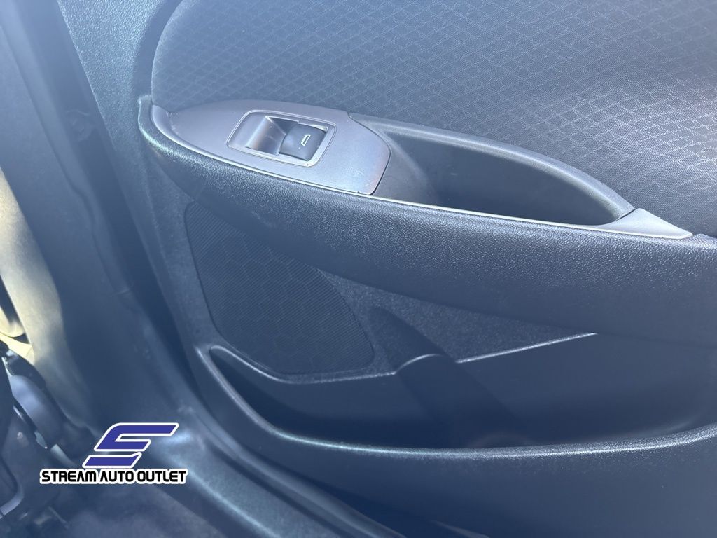 Vehicle image 13 of 32
