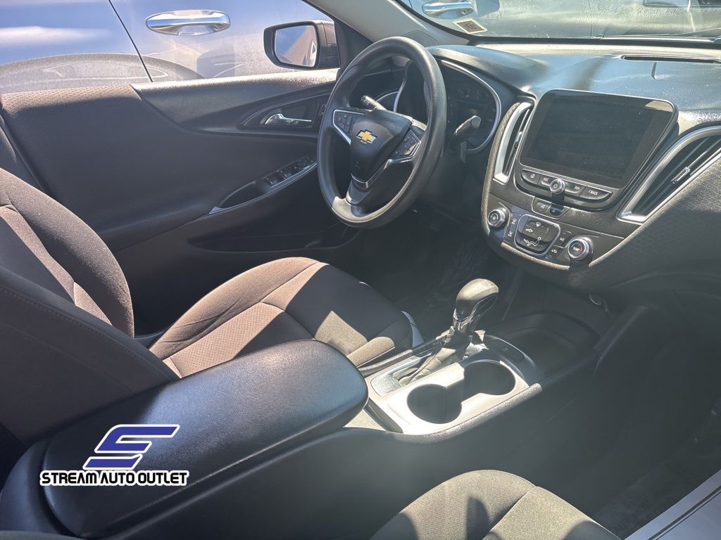 Vehicle image 8 of 32