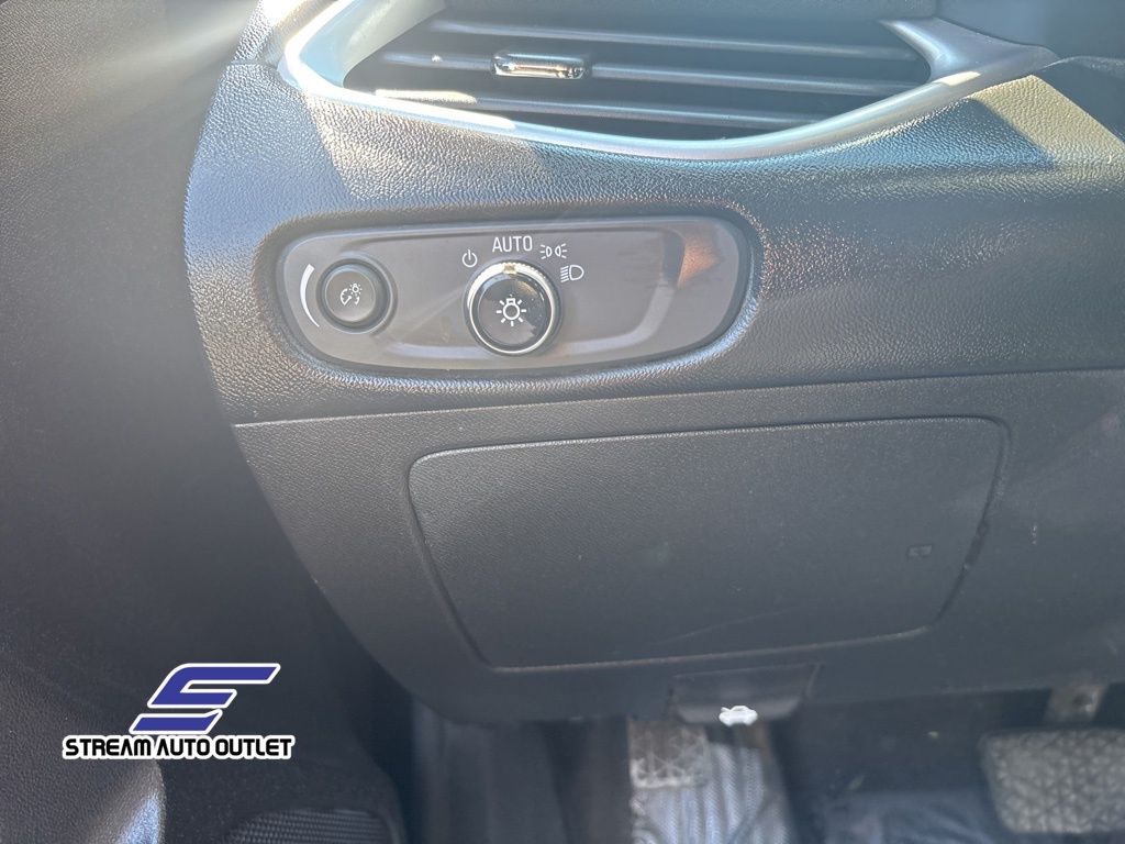 Vehicle image 21 of 32