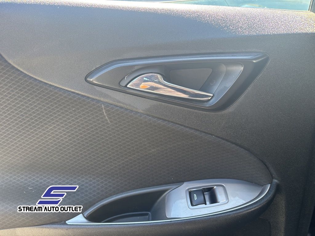 Vehicle image 15 of 32