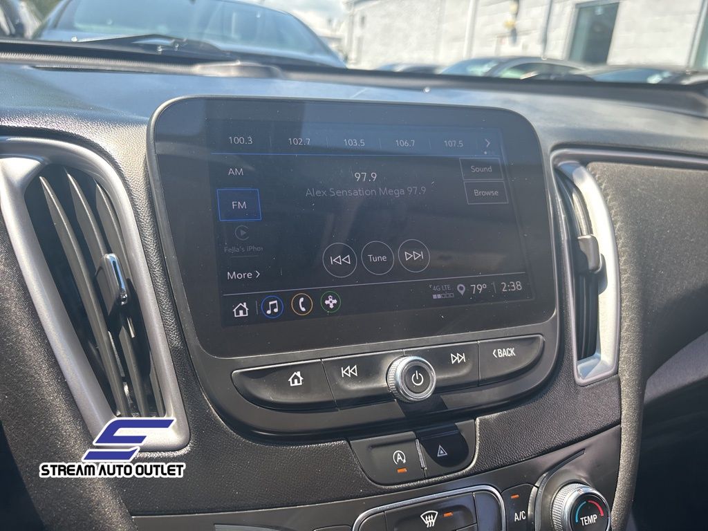 Vehicle image 27 of 32