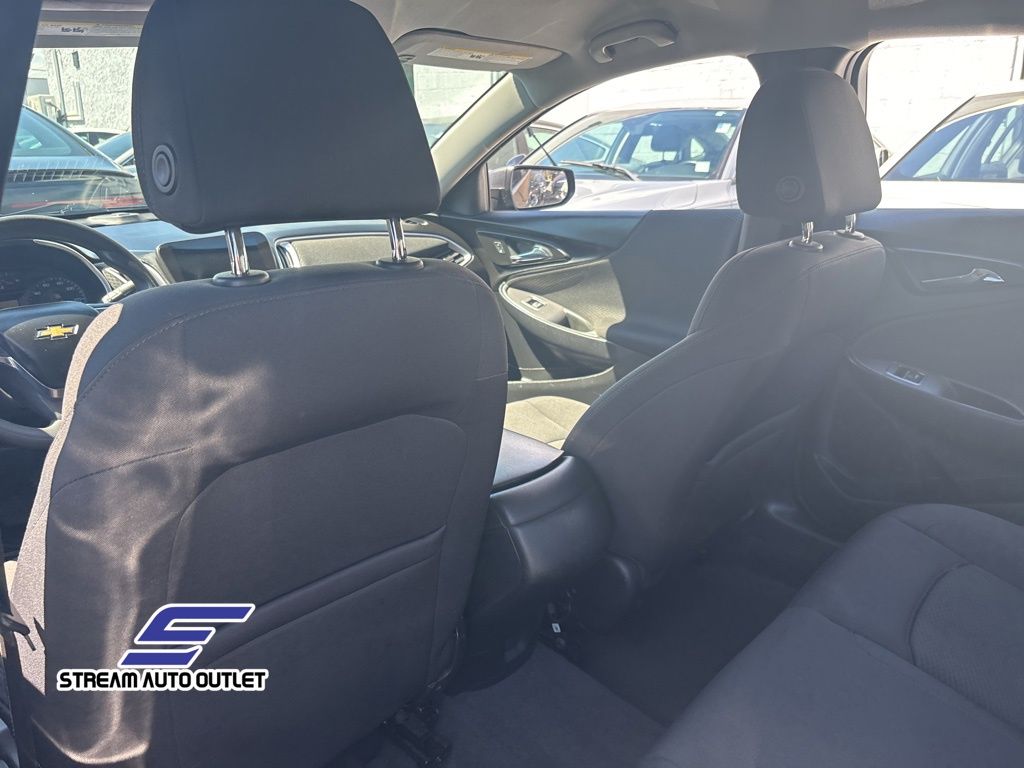 Vehicle image 16 of 32