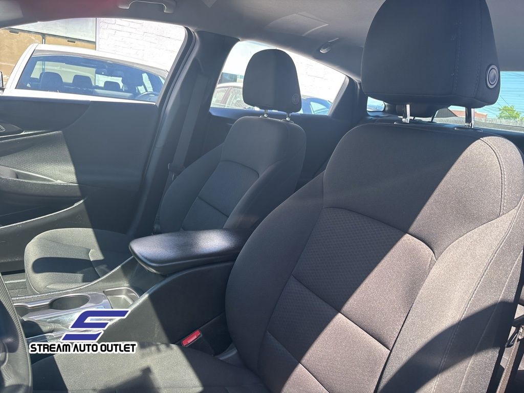 Vehicle image 19 of 32