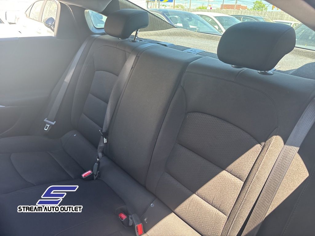 Vehicle image 17 of 32