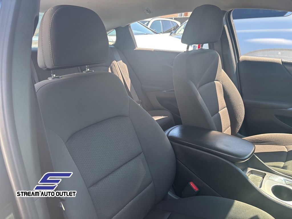 Vehicle image 9 of 32