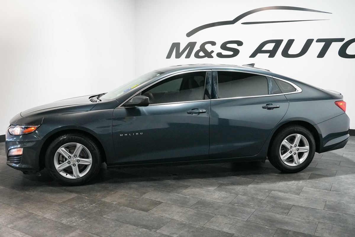 2021 Chevrolet Malibu LS Image 3 of 23