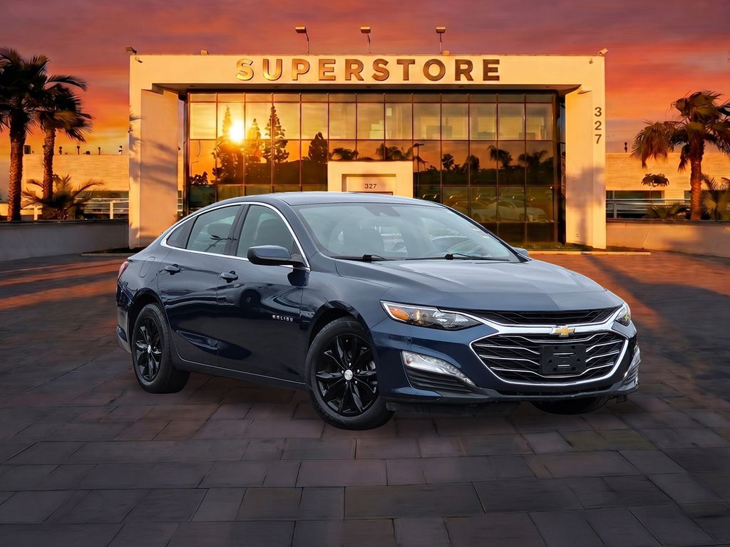 2021 Chevrolet Malibu LT Image 3 of 44