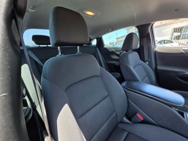 Vehicle image 10 of 40