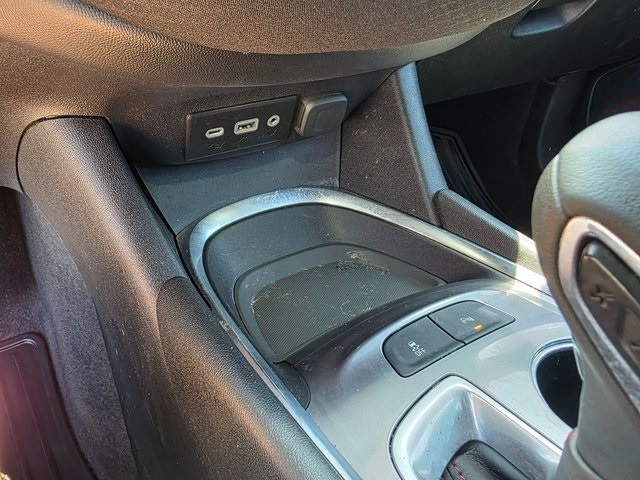 Vehicle image 30 of 40