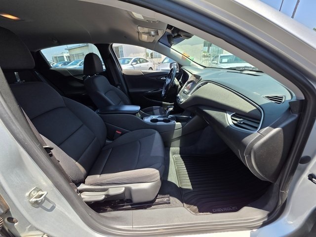 Vehicle image 14 of 40