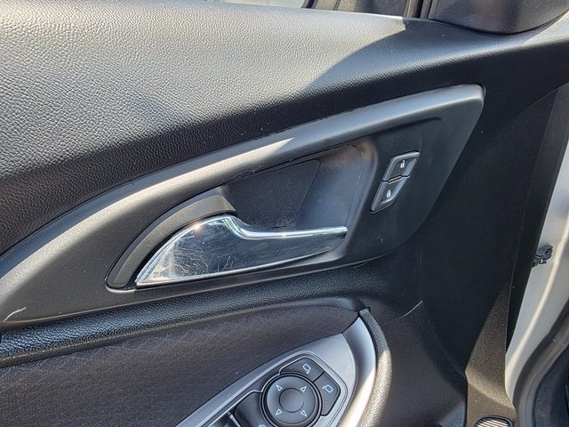 Vehicle image 32 of 40