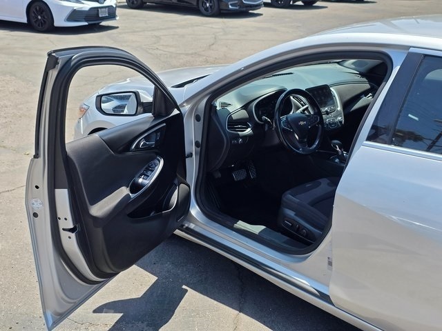 Vehicle image 18 of 40