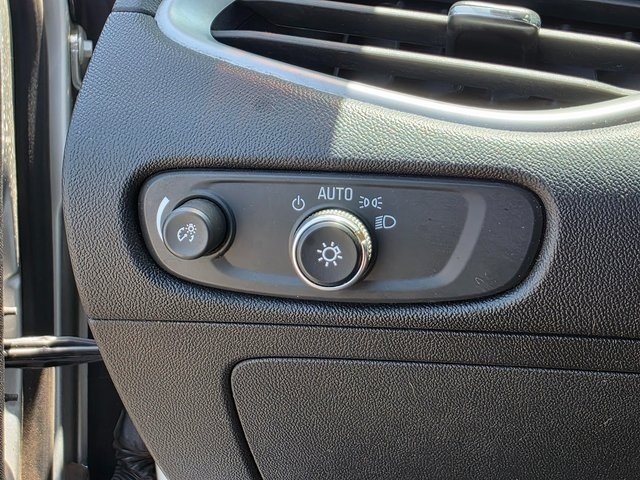 Vehicle image 35 of 40