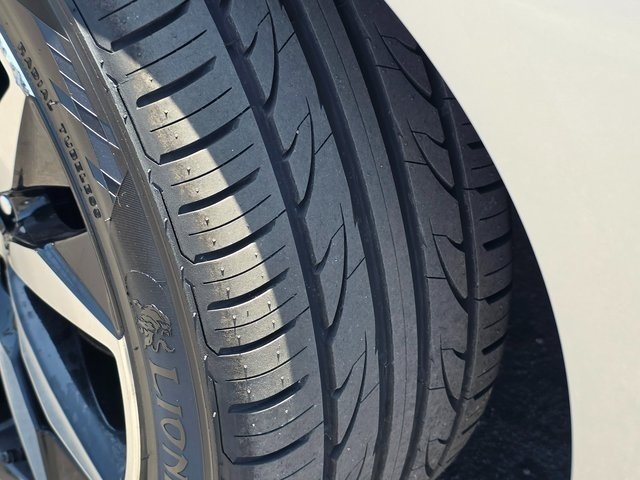 Vehicle image 9 of 40
