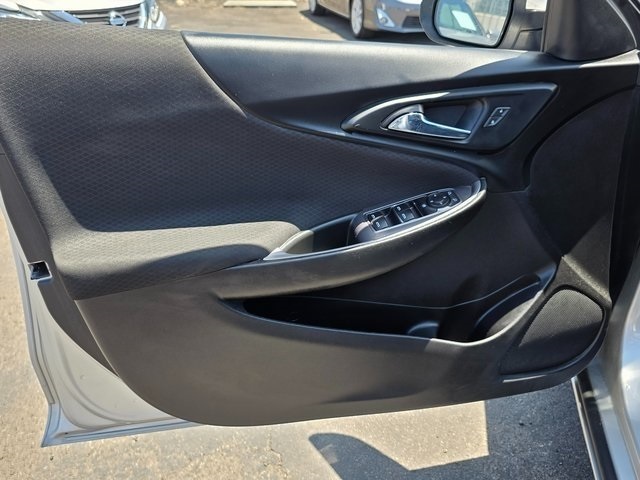 Vehicle image 31 of 40