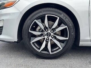 Vehicle image 16 of 41