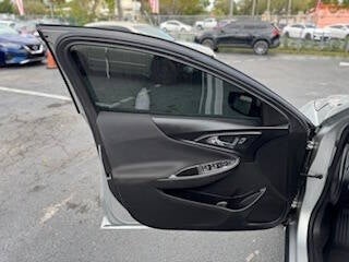 Vehicle image 33 of 41