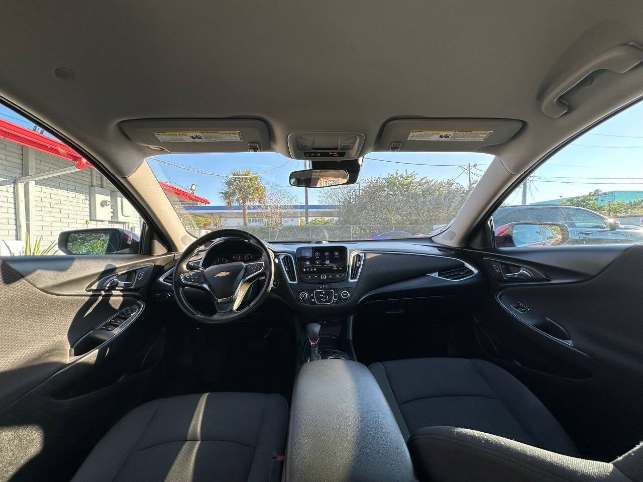 Vehicle image 18 of 40