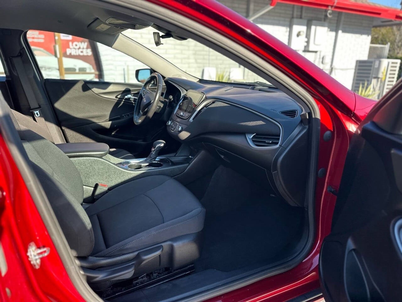 Vehicle image 16 of 40