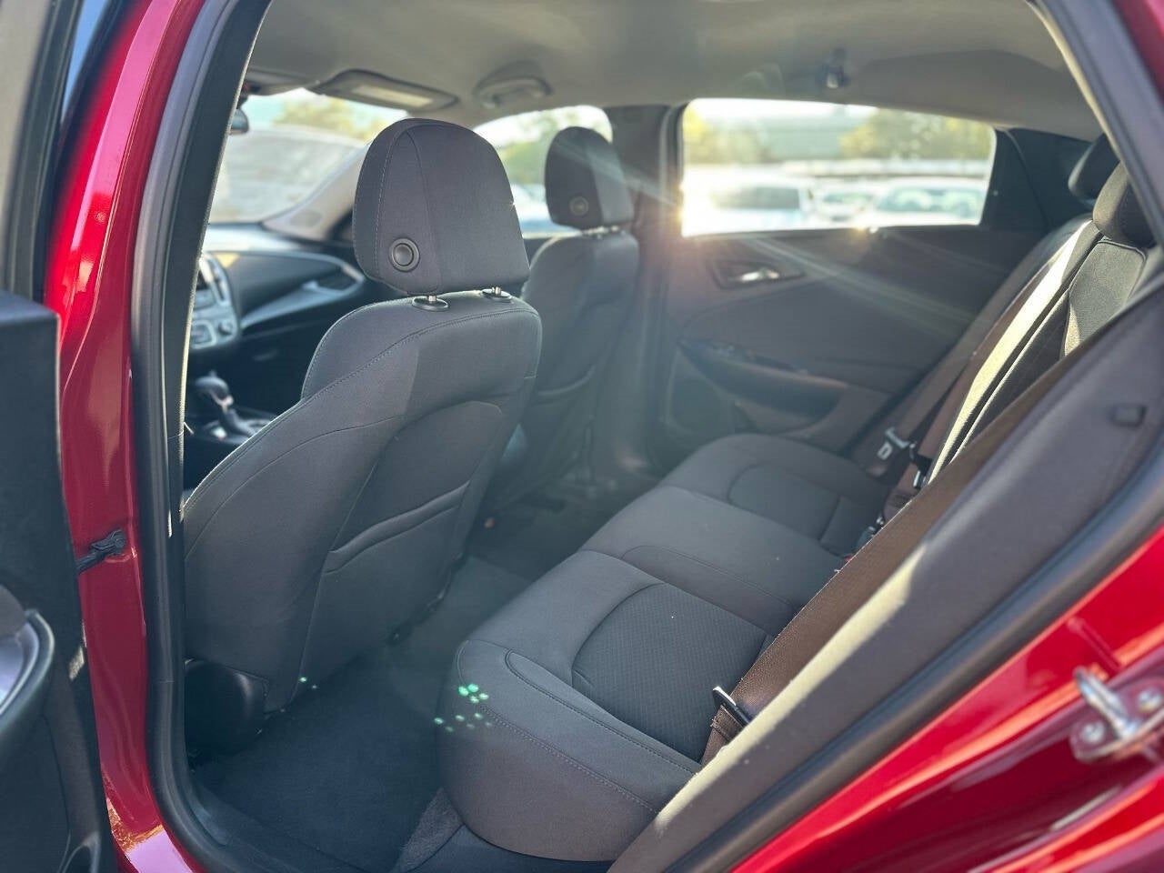 Vehicle image 15 of 40