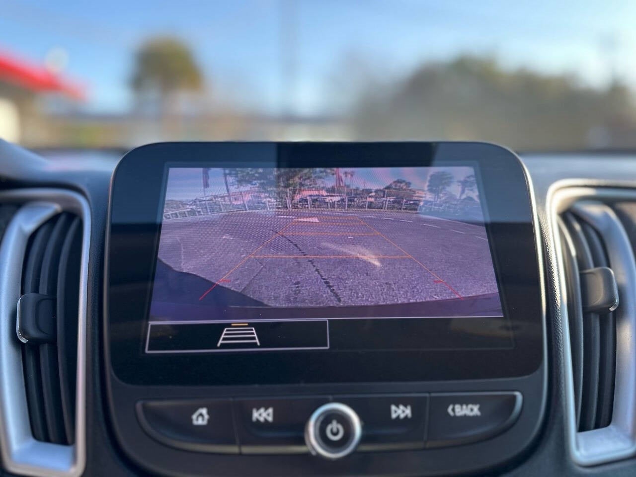 Vehicle image 21 of 40
