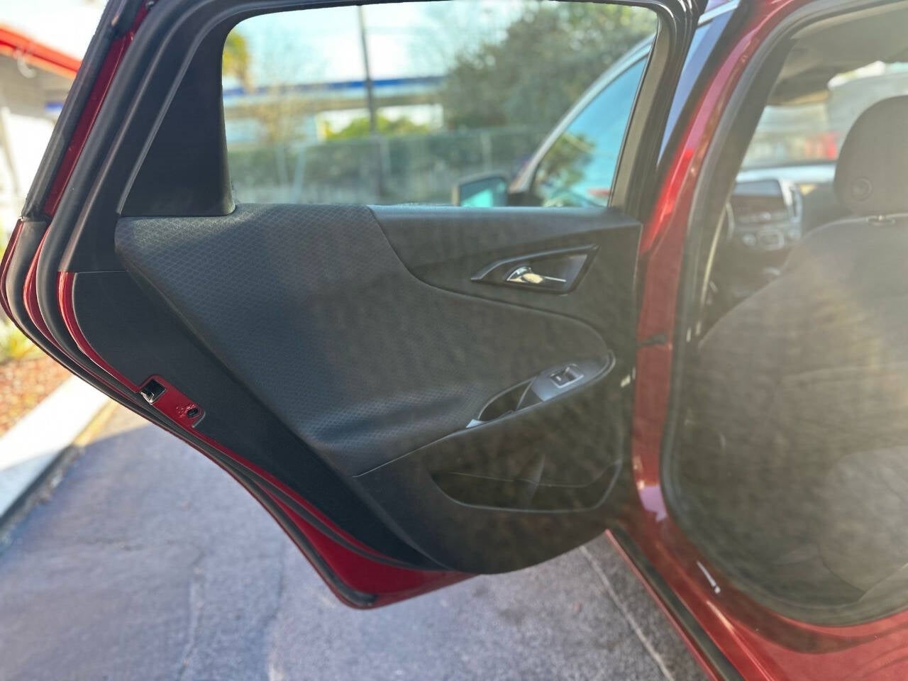 Vehicle image 27 of 40
