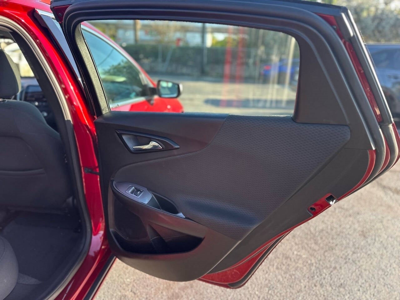 Vehicle image 31 of 40