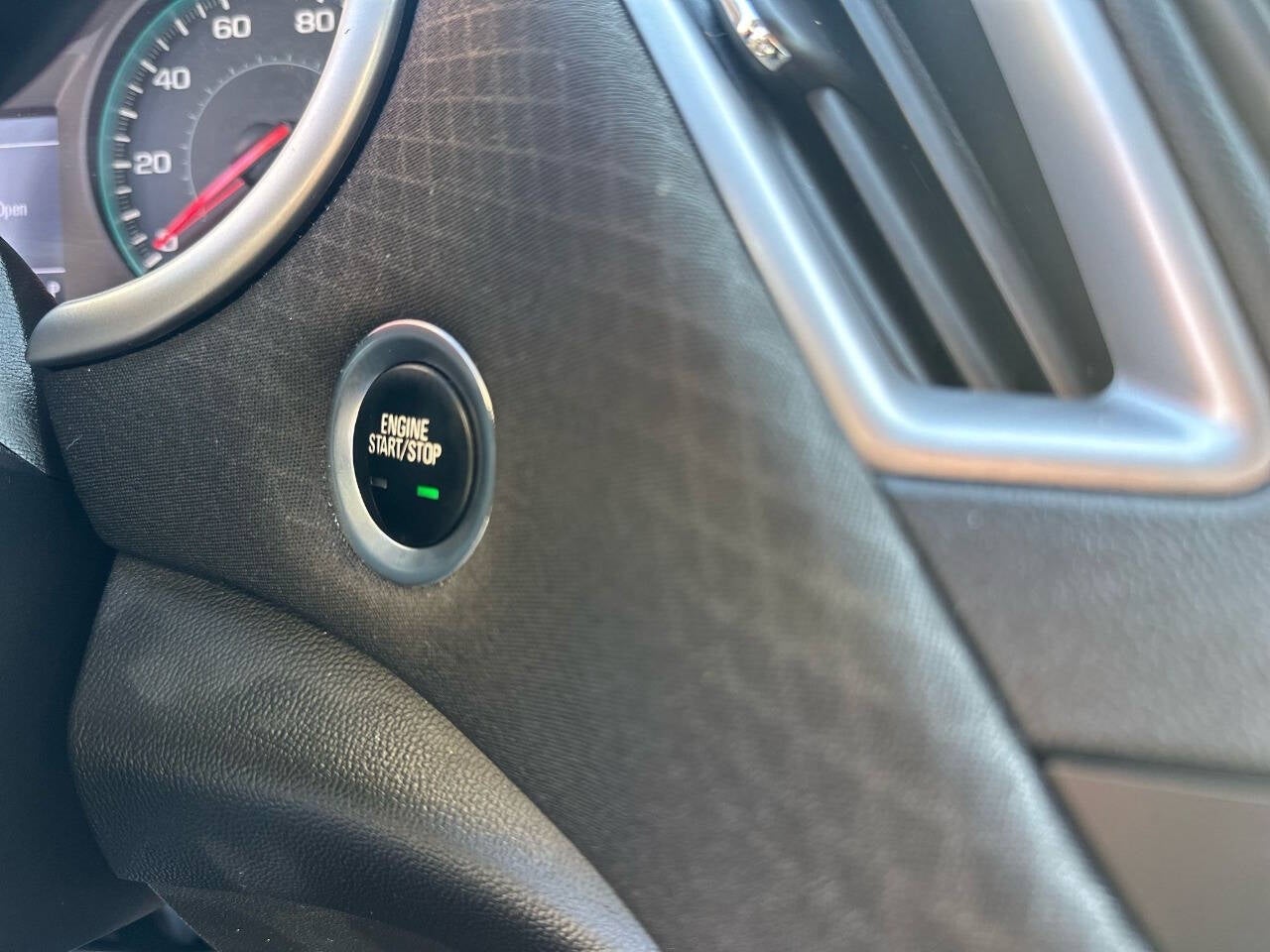Vehicle image 26 of 40