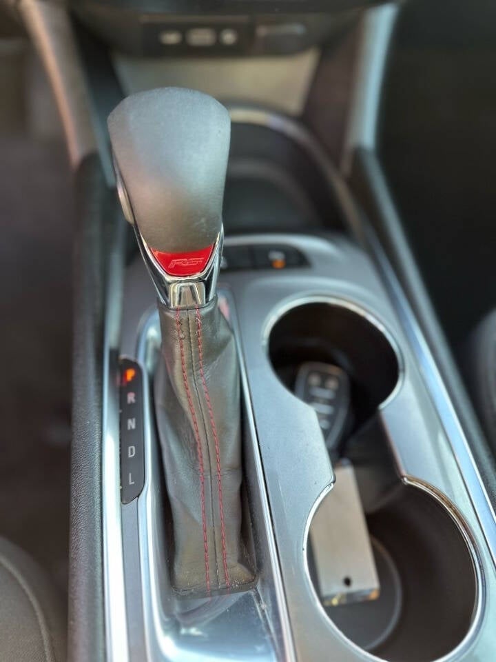 Vehicle image 23 of 40