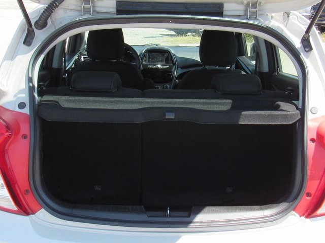 Vehicle image 18 of 40