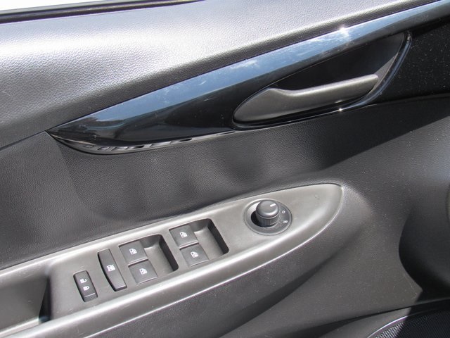 Vehicle image 22 of 40