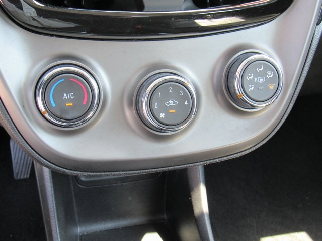 Vehicle image 25 of 40