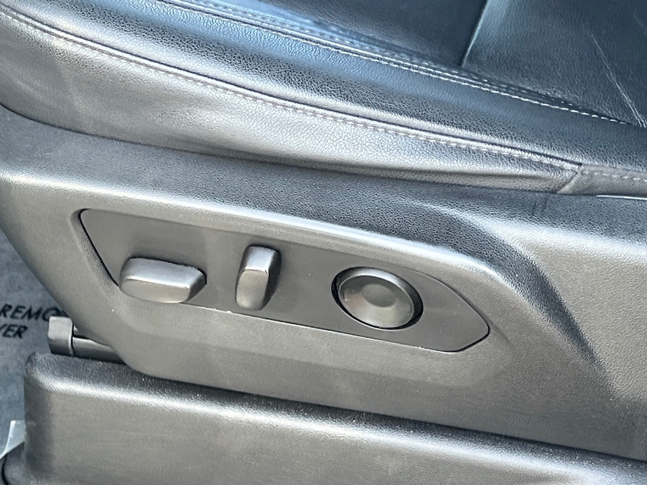 Vehicle image 26 of 33