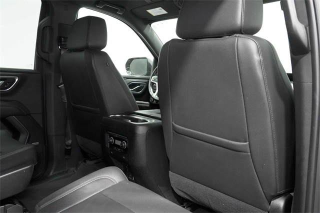 Vehicle image 10 of 32