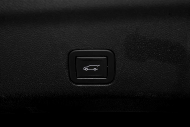 Vehicle image 24 of 32